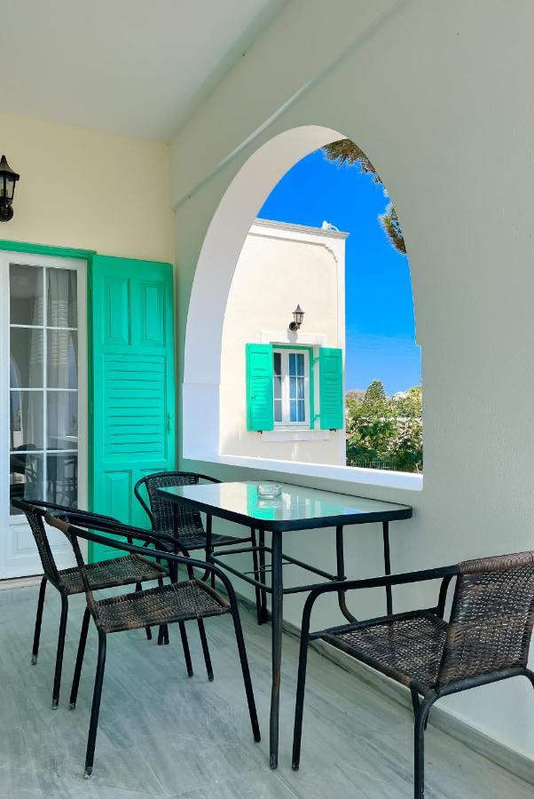 Kamari Beach Houses With Balcony And Garden Kamári Exterior foto